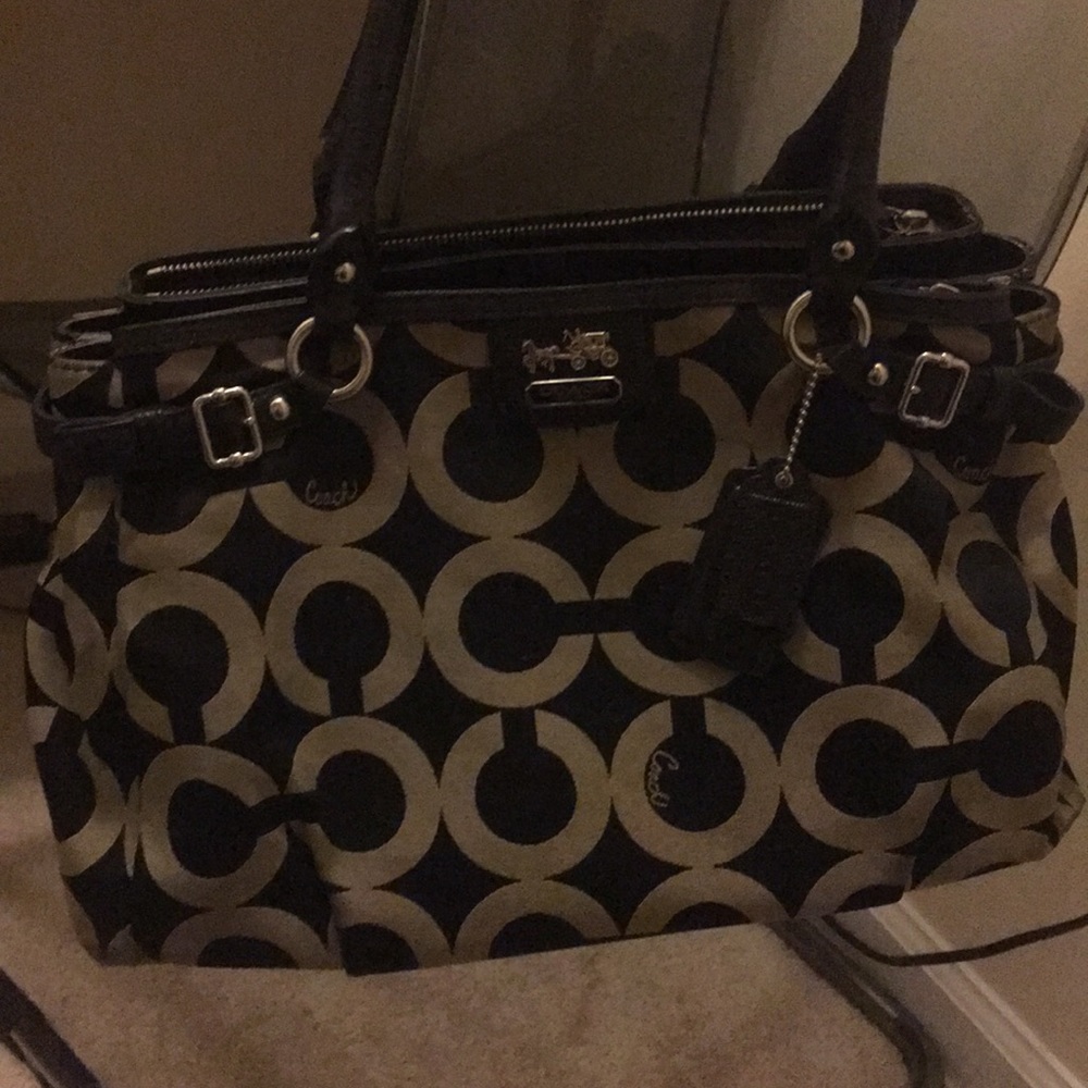 Coach large shoulder bag with purple satin inside
